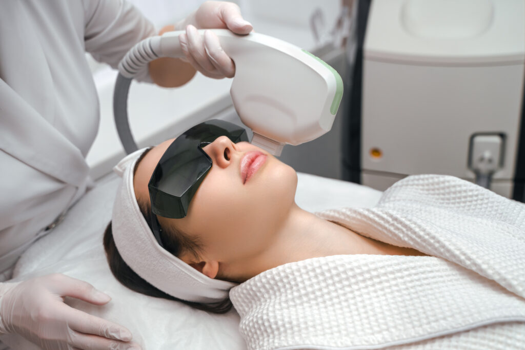 Hardware cosmetology. Cosmetology face procedure. ultraformer lifting.